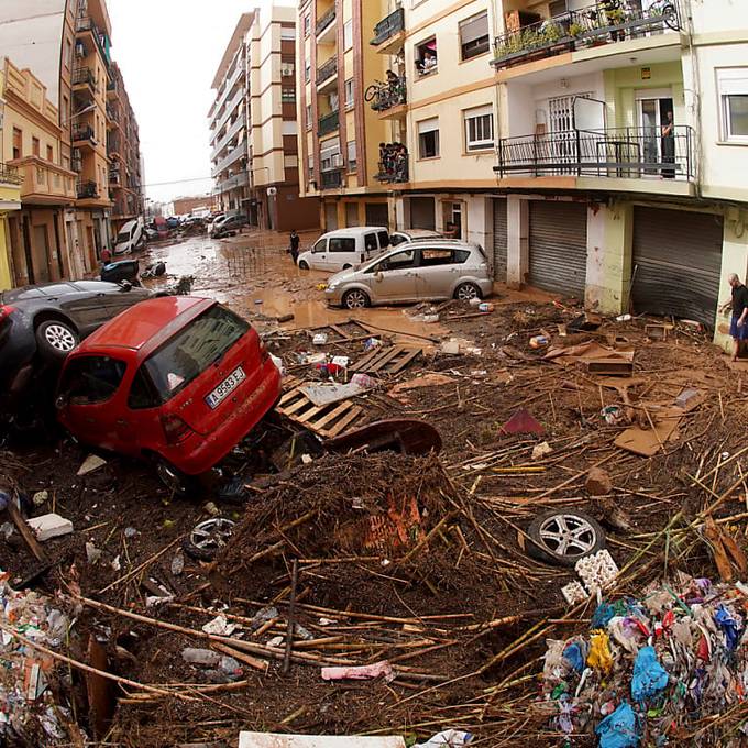 Aufräumarbeiten nach Flutkatastrophe in Spanien gehen weiter