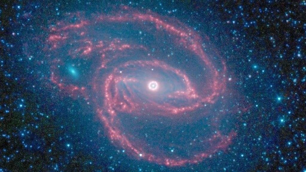 Fast 17 Jahre lang hat das Weltraum-Teleskop «Spitzer» einen fantastischen Job gemacht und etwa dieses Bild der Galaxie NGC-1097 zur Erde gesendet. Nun muss das Teleskop in den Ruhestand. (Archivbild)