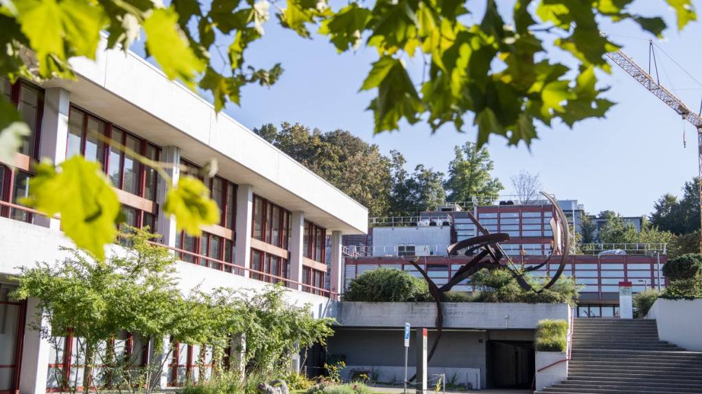Die Kantonsschule Zug in der Stadt Zug.