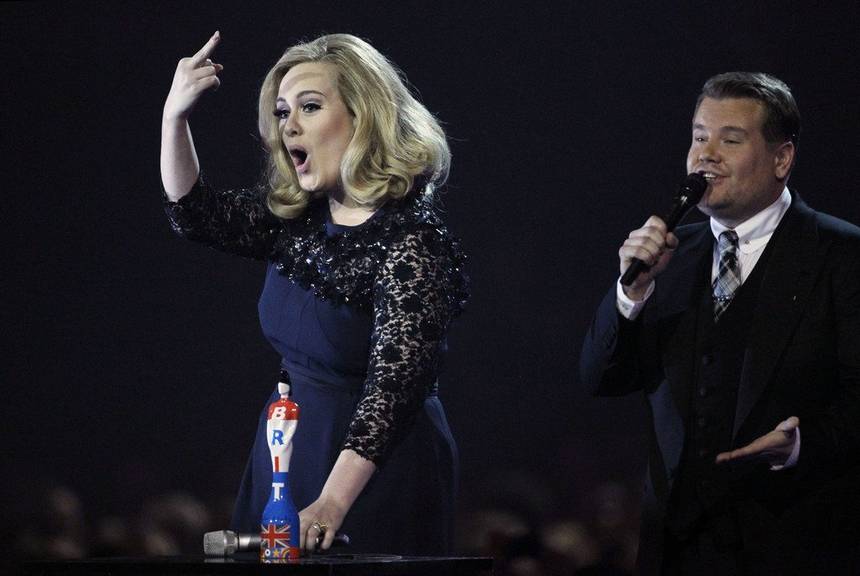 Adele zeigte bei den Brit Awards auch schon mal den Mittelfinger.
