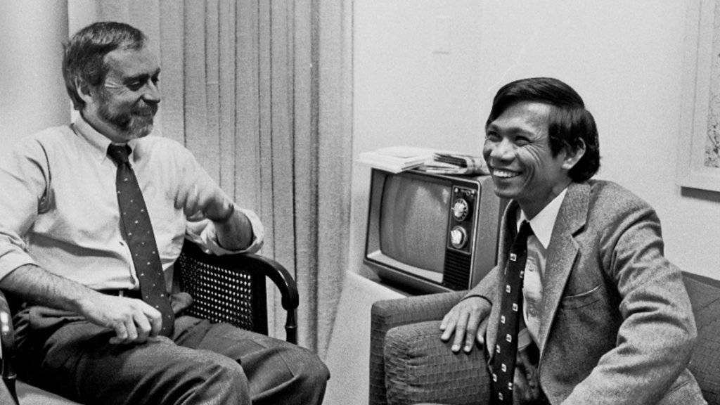 Sydney H. Schanberg im Gespräch mit seinem Assistenten aus Kambodscha, Dith Pran, in seinem Büro bei der «New York Times». (Aufnahme vom Januar 1980)