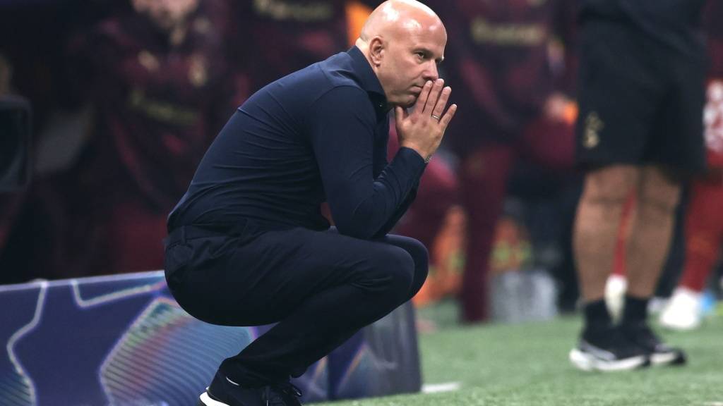 Liverpools Trainer Arne Slot muss Lösungen finden