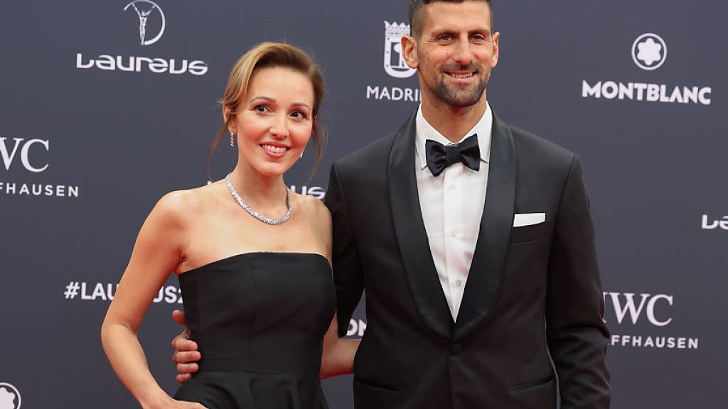 Novak Djokovic (mit seiner Ehefrau Jelena Djokovic) konnte in Madrid zum fünften Mal den Laureus-Award entgegennehmen