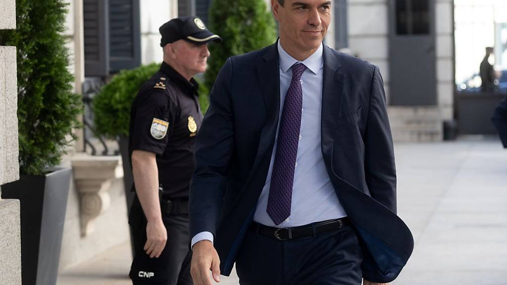 Der spanische Ministerpräsident Pedro Sánchez kommt zu einer Plenarsitzung des Abgeordnetenhauses. Foto: Eduardo Parra/EUROPA PRESS/dpa