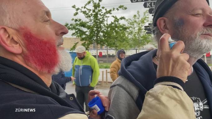 ZSC-Fans reisen mit Luxuskarosse an den Match in Lausanne