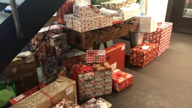 700 Päckli im Argovia Geschenke-Verteilszentrum