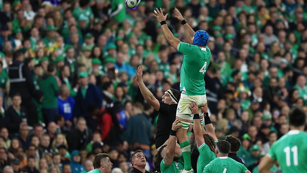 Ball gefangen, aber Spiel verloren: Die Iren mit Tadhg Beirne müssen nach 17 Siegen im WM-Viertelfinal gegen Neuseeland als Verlierer vom Platz