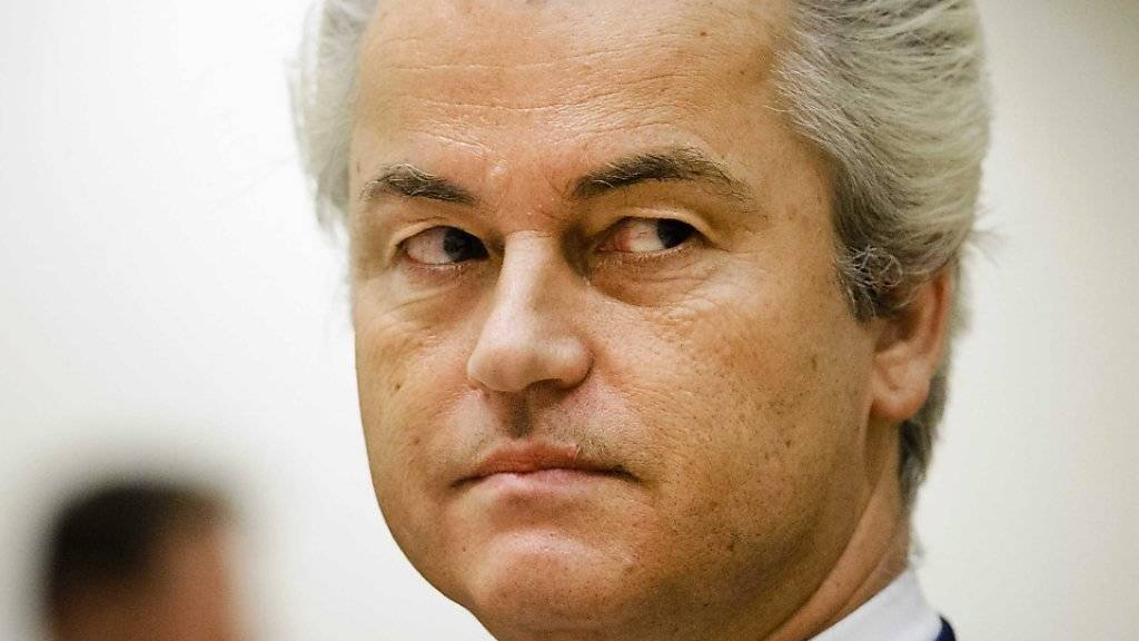 Rechtspopulist Geert Wilders soll wegen rassistischer Beleidigungen und Anstachelung zum Hass gegen Marokkaner eine hohe Geldstrafe bezahlen. (Archiv)
