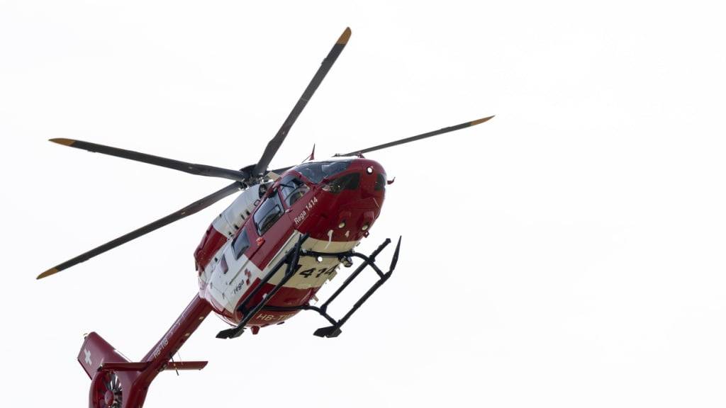Ein Rettungshelikopter flog das verletzte Mädchen ins Spital. (Symbolbild)