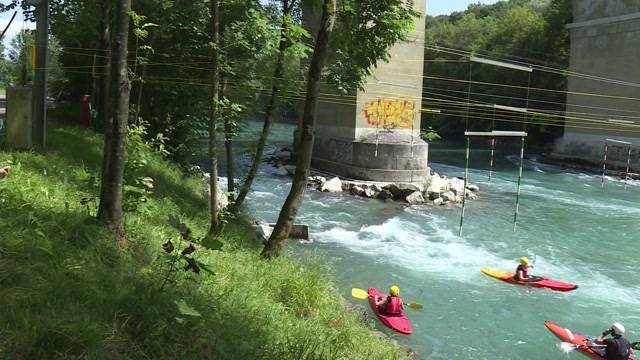 Surfen auf der Aare