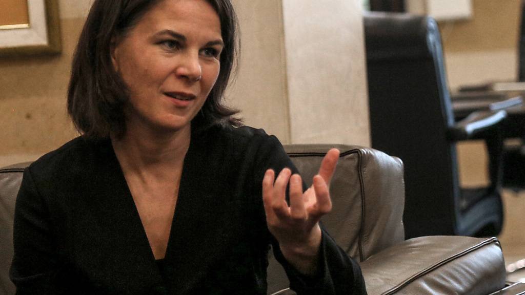 Annalena Baerbock (Bündnis 90/Die Grünen), Außenministerin von Deutschland, nimmt an einem Gespräch teil. Foto: Marwan Naamani/dpa