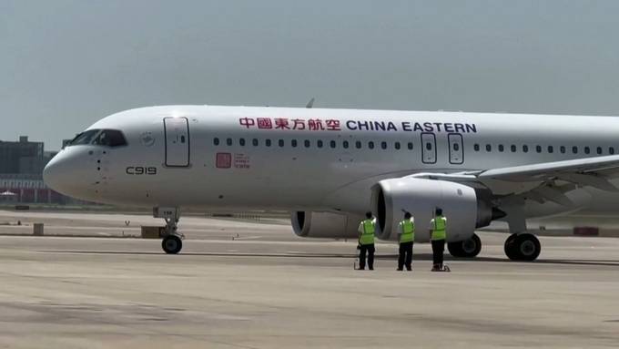 Chinas erstes eigenes Passagierflugzeug absolviert Jungfernflug