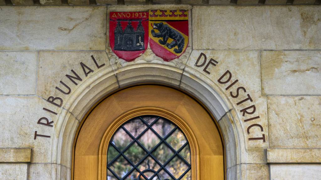 Die Zweigstelle Moutier des Regionalgerichts Berner Jura-Seeland verurteilte einen Mann wegen Mordes zu sechzehn Jahren Freiheitsstrafe. (Symbolbild)