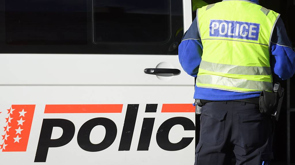Die Walliser Kantonspolizei meldete am Donnerstagmorgen eine Explosion in einem sich im Bau befindlichen Gebäude in Vionnaz. Meldungen über Verletzte lagen zunächst nicht vor. (Archivbild)
