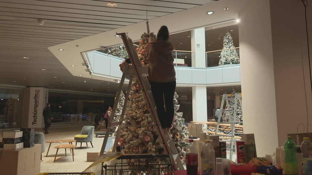 Weihnachtsdeko im Mythencenter