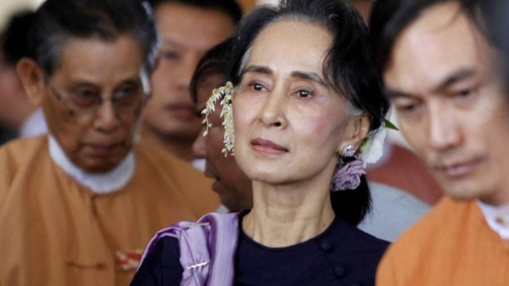 Will Präsidentin in Myanmar werden: Friedensnobelpreisträgerin Aung San Suu Kyi (Archiv)