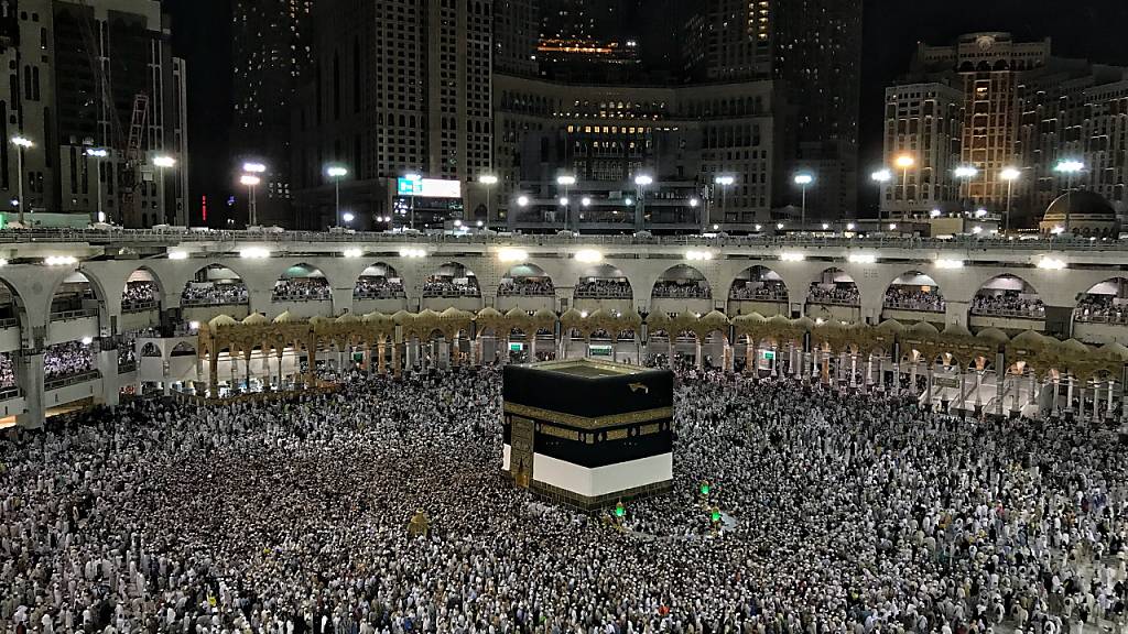 Kurz vor Beginn der Hadsch, der Wallfahrt für Muslime, hat Saudi-Arabien  trotz Coronavirus die Moscheen wieder geöffnet. Im Bild die Kaaba, das zentrale Heiligtum des Islam. (Archivbild)