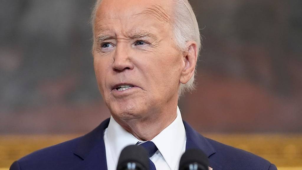 ARCHIV - US-Präsident Joe Biden im State Dining Room des Weißen Hauses. Foto: Evan Vucci/AP/dpa