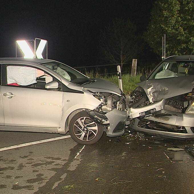 32-Jähriger bei Autounfall auf Kreuzung schwer verletzt