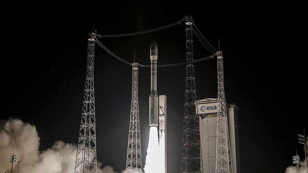 Verspätung auf dem Fahrplan des Weltraumbahnhofs: Ariane-5-Rakete startet in Kourou. (Archivbild)