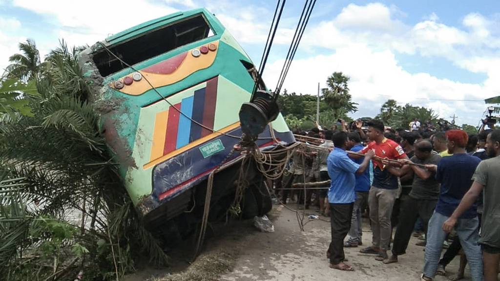 Busunfall in Bangladesch fordert mindestens 17 Todesopfer