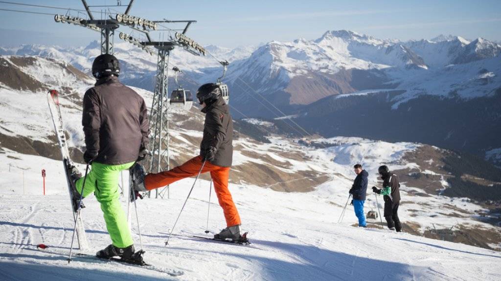 Anfang Winter war Schnee in vielen Schweizer Skistationen Mangelware. Besonders in Graubünden, im Bild Arosa, gab es einen markanten Rückgang der Hotelübernachtungen.