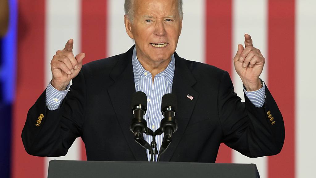 dpatopbilder - US-Präsident Joe Biden bei einer Wahlkampfveranstaltung in der Sherman Middle School in Madison, Wisconsin. Foto: Morry Gash/AP/dpa