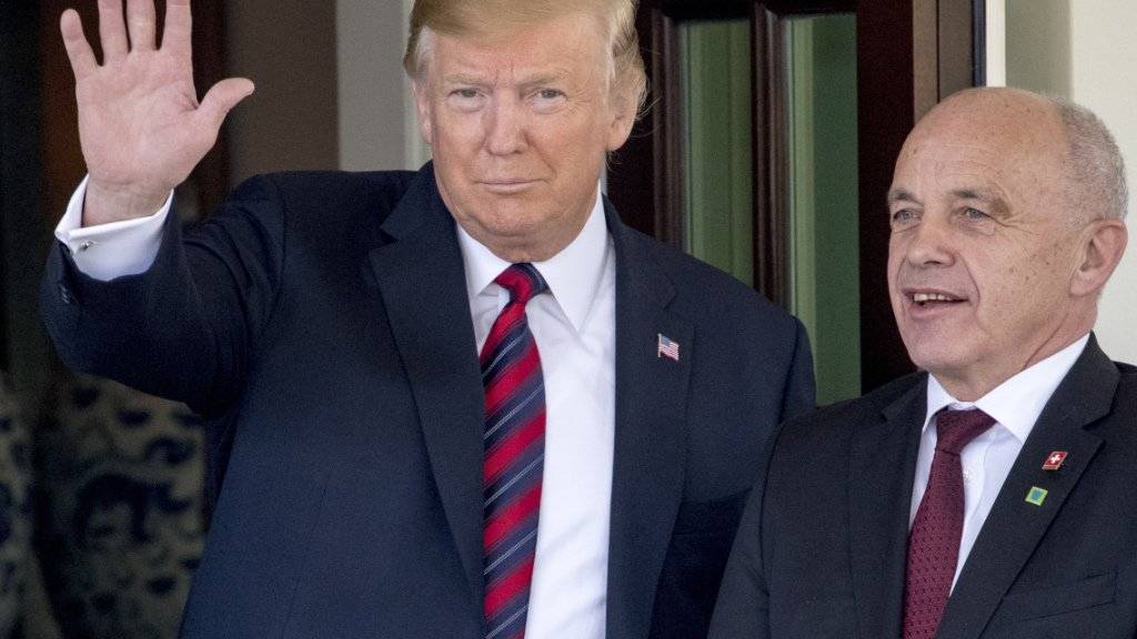 Donald Trump empfing im Mai Bundespräsident Ueli Maurer im Weissen Haus. Nun beglückwünscht der US-Präsident die Schweizer Bevölkerung zum Nationalfeiertag. (Archivbild)
