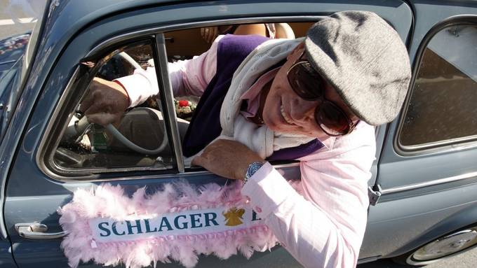 Legende singt an der Schlagerparade