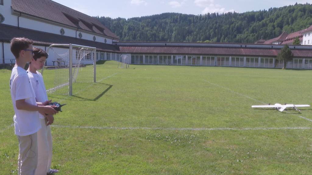 Einsiedler Schüler dürfen mit selbstgebautem Roboter ans Weltfinale
