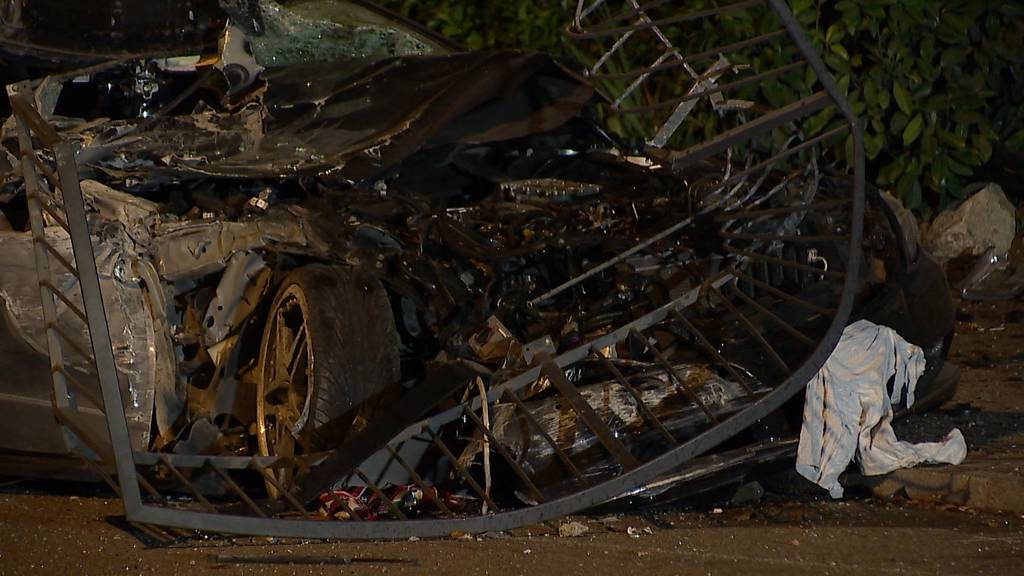 Unfall in Aarburg: Raser donnert in Hauswand