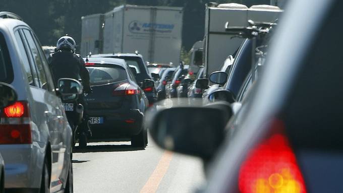 Lastwagen blockierte Fahrbahn – Verkehrschaos auf der A1