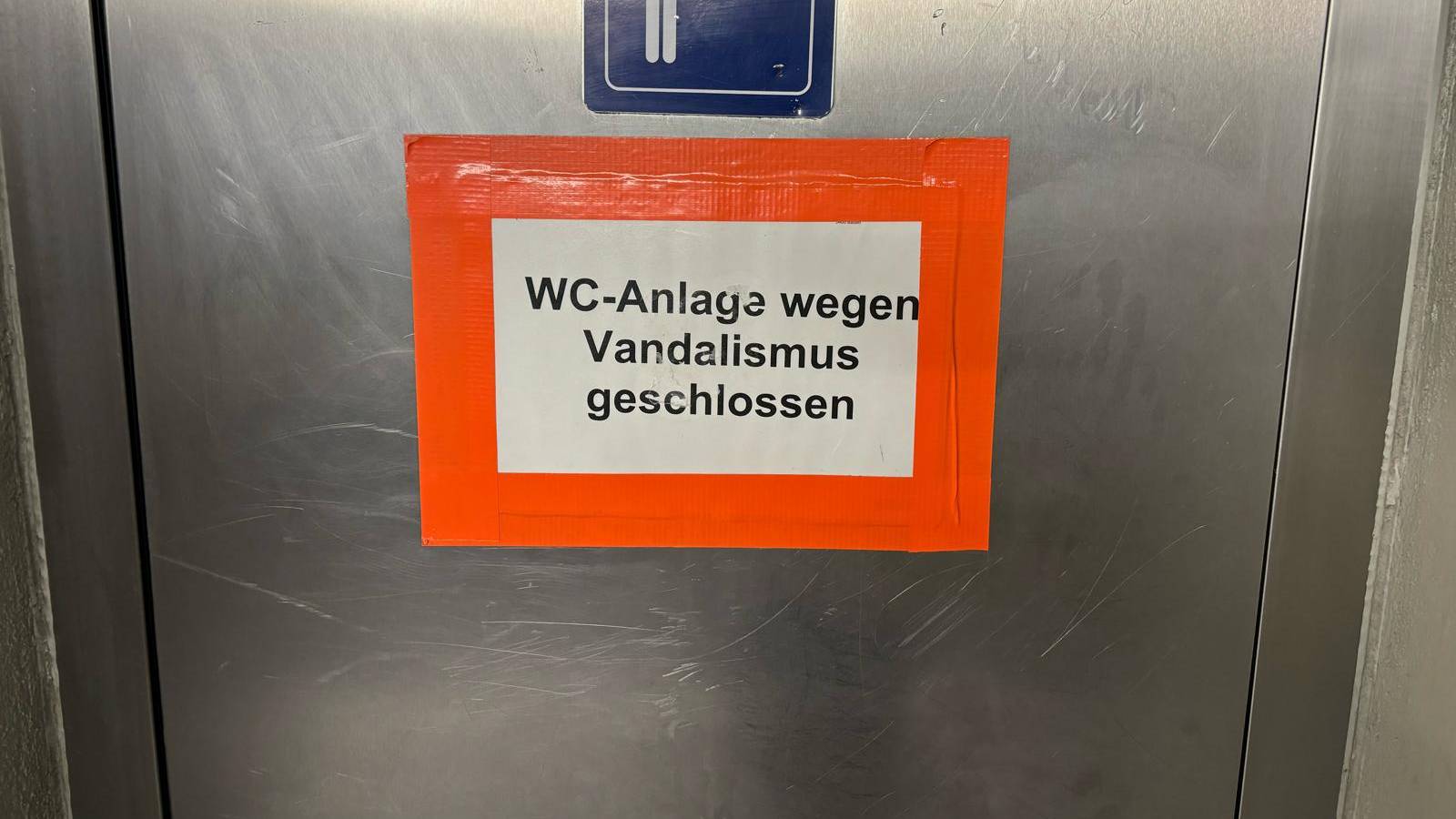 Vandalismus WC Bahnhof Baden