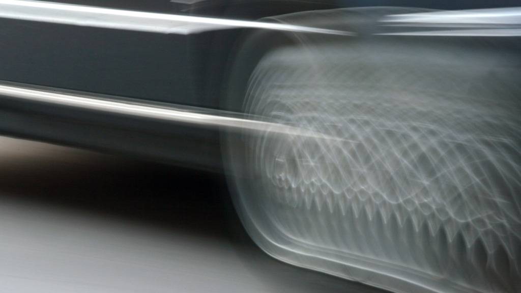 Der 20-jährige Autofahrer wurde mit 208 km/h geblitzt. (Symbolbild)