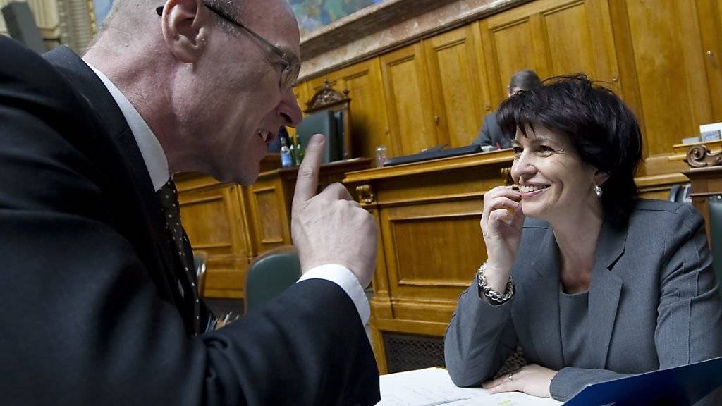 Damals sass er noch im Nationalrat: Hutter-Dynamics-Inhaber Markus Hutter (links) im Gespräch mit Bundesrätin Doris Leuthard am 7. März 2012 während einer Debatte. (Archiv)
