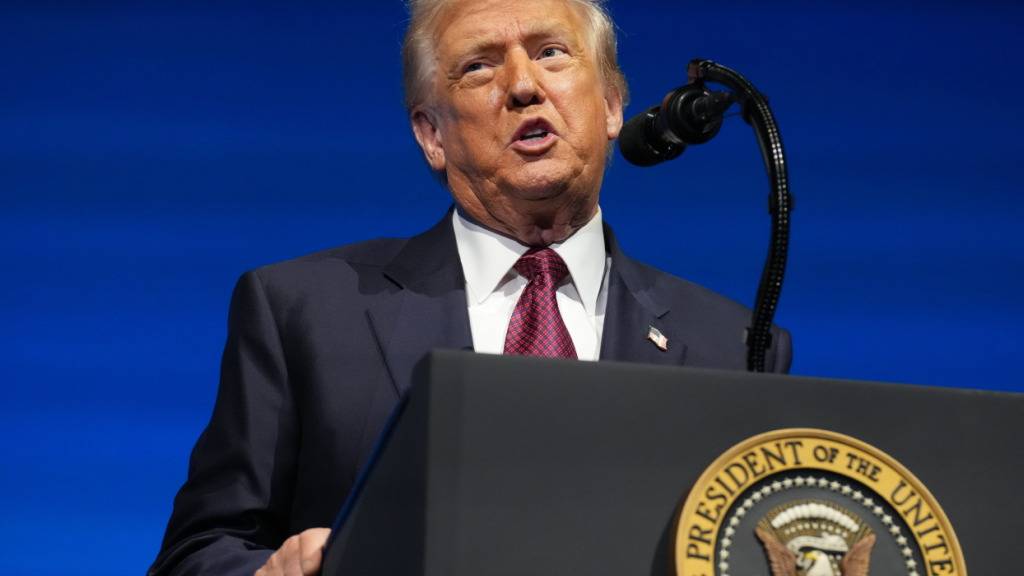 US-Präsident Donald Trump spricht vor dem America Business Forum Miami im Kaseya Center. Foto: Jacquelyn Martin/AP/dpa