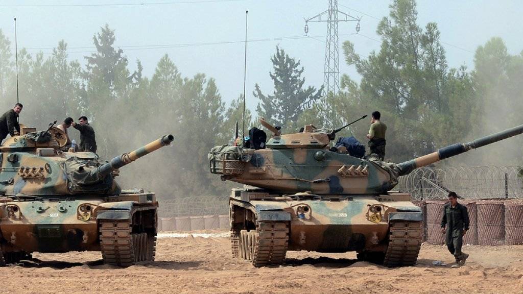 Die Kurden müssen unter dem militärischen Druck der Türkei und auch weil sie von ihrem Verbündeten USA gewarnt worden waren. Ankara will seinen Militäreinsatz aber fortsetzen.