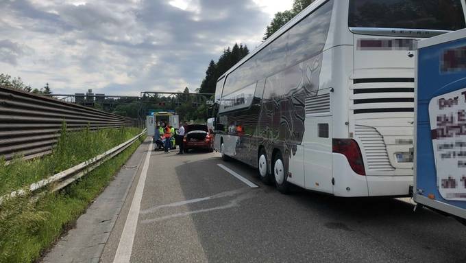 Bewusstlose mit Auto auf A1 gerollt