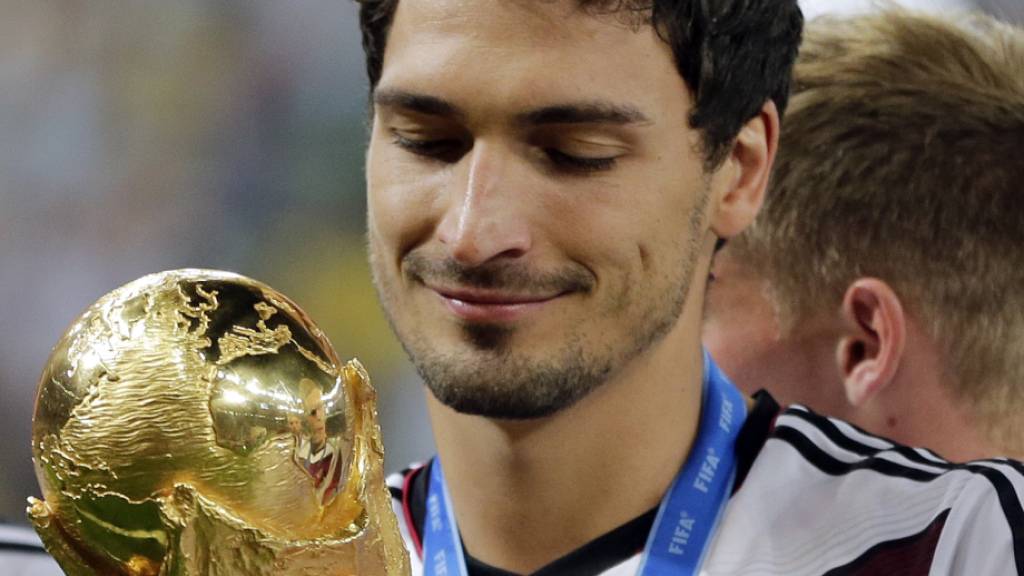 Der grösste Moment in Mats Hummels' Karriere: am 13. Juli 2014 mit dem WM-Pokal in Rio de Janeiro