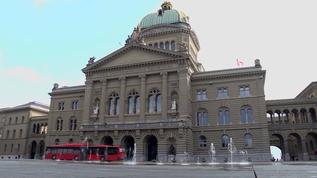 Frühlingshaftes Plätschern auf dem Bundesplatz