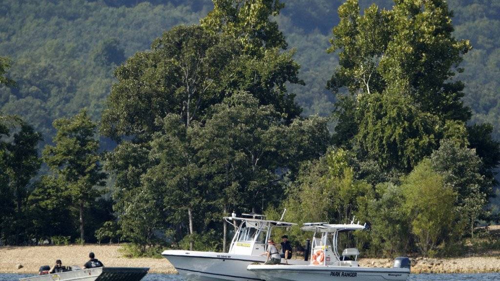 Die Rettungskräfte konnten am Freitag  vier vermisste Bootsinsassen nur noch tot bergen. Damit kamen bei der Tragödie auf dem  Table Rock Lake 17 Menschen ums Leben.