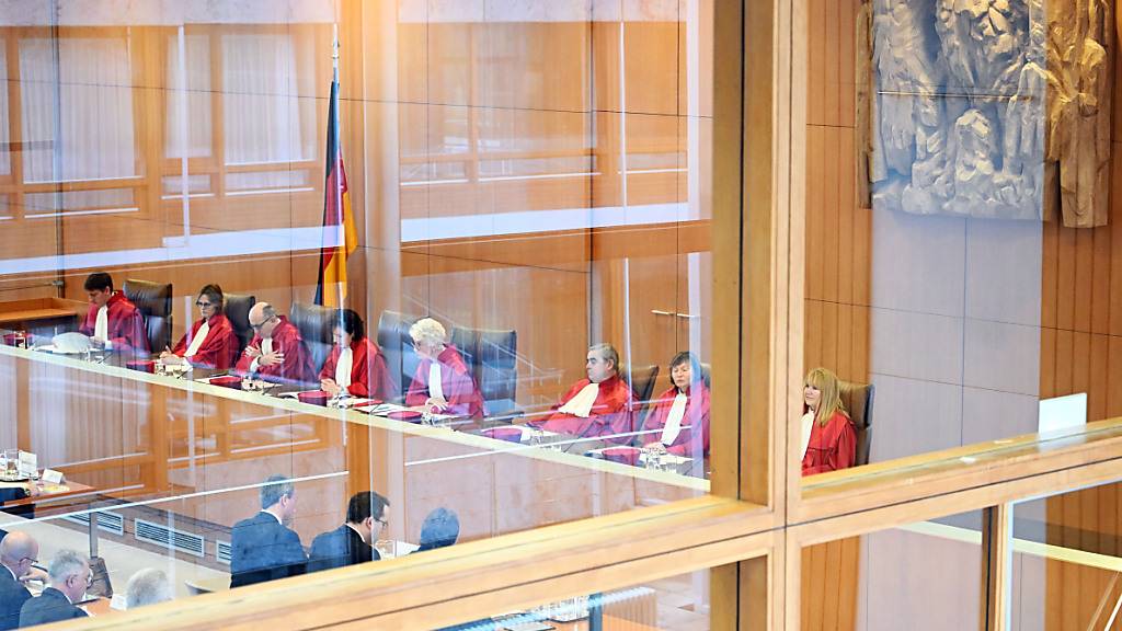 dpatopbilder - Der Zweite Senat des Bundesverfassungsgerichts in Karlsruhe verkündet das Urteil in Sachen «Zweites Nachtragshaushaltsgesetz 2021». Foto: Uli Deck/dpa