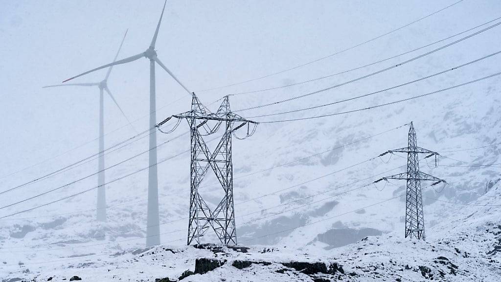 Um einen Strommangel insbesondere im Winter zu verhindern, muss der Ausbau der Wasser-, Wind- und Solarkraft beschleunigt werden. Dieser Meinung ist der Nationalrat. (Archivbild)