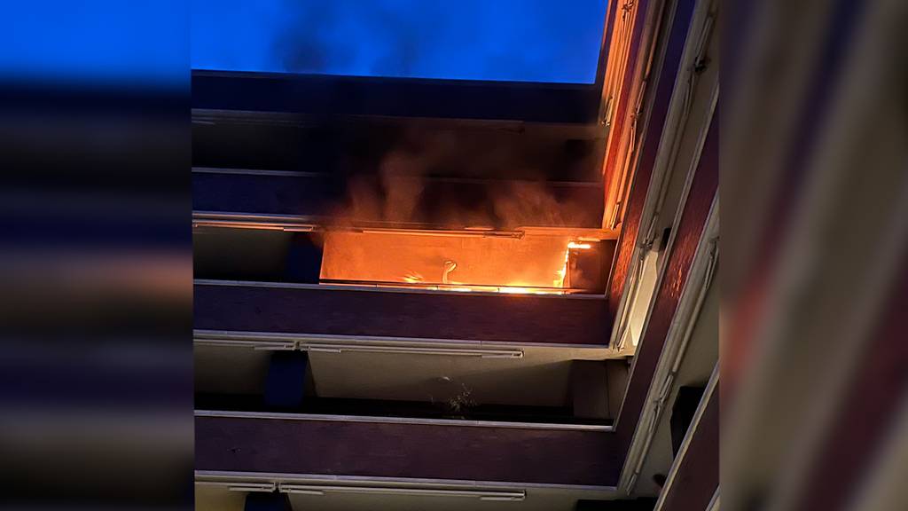 Balkonbrand wegen unbeaufsichtigter Kerze