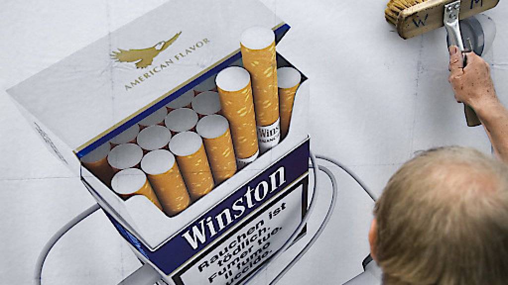 Der Bundesrat hat einen neuen Anlauf für ein Tabakproduktegesetz genommen. Zur Knacknuss dürfte erneut die Frage werden, in welchen Fällen Tabakwerbung erlaubt sein soll. (Symbolbild)