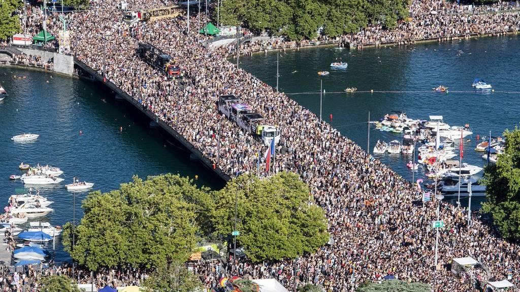 Streetparade stellt Zürich auf den Kopf