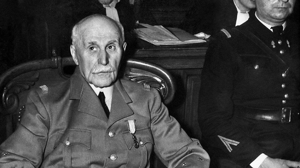 Marschall Pétain, Anführer des sogenannten Vichy-Regimes in Frankreich, während seines Prozesses 1945 in Paris. Pétain wurde wegen seiner Kollaboration mit dem Deutschen Reich zum Tode verurteilt. Die Strafe wurde später in lebenslange Haft umgewandelt. (Archivbild).