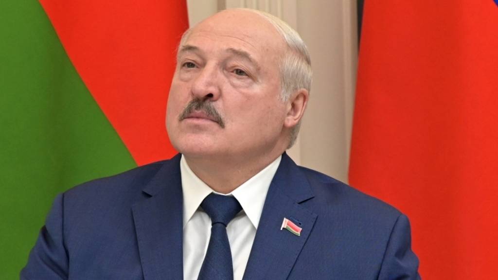 Der belarussische Machthaber Alexander Lukaschenko hat Staatsmedien zufolge am Freitag in Minsk mit Nachdruck eine Beteiligung seines Landes am Krieg gegen die Ukraine bestritten. Foto: Alexei Nikolsky/Pool Sputnik Kremlin/AP/dpa