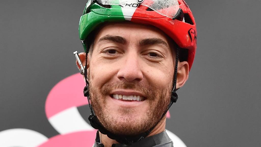 Nach 16 Giro-Podestplätzen ohne Sieg klappte es für den 32-jährigen Italiener Giacomo Nizzolo in Verona endlich mit dem so lang ersehnten Triumph bei der Heimrundfahrt