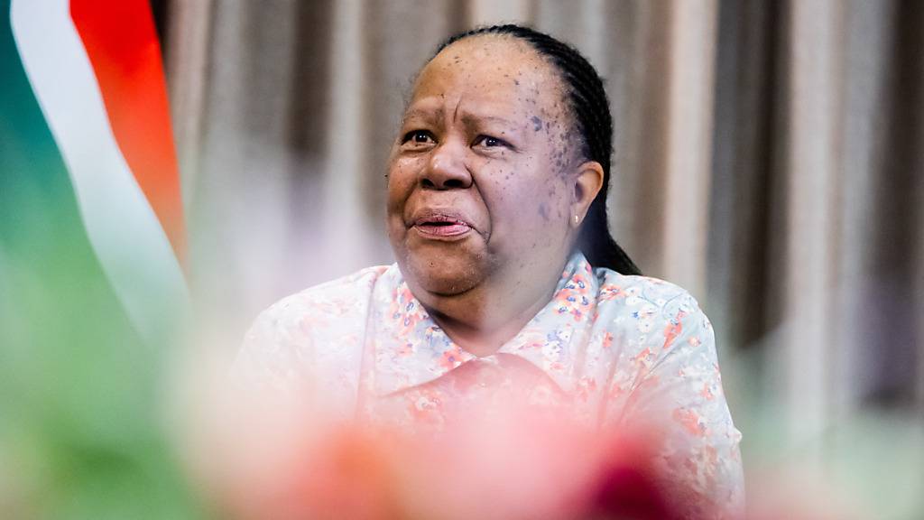 ARCHIV - Außenministerin Naledi Pandor fordert einen «sofortigen Waffenstillstand» in Nahost. Foto: Christoph Soeder/dpa